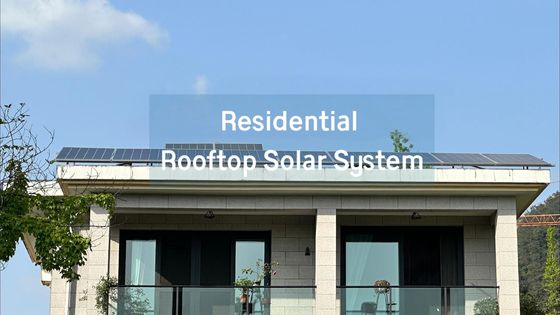 Driedistribueerd zonnestelsel op het dak van woningen